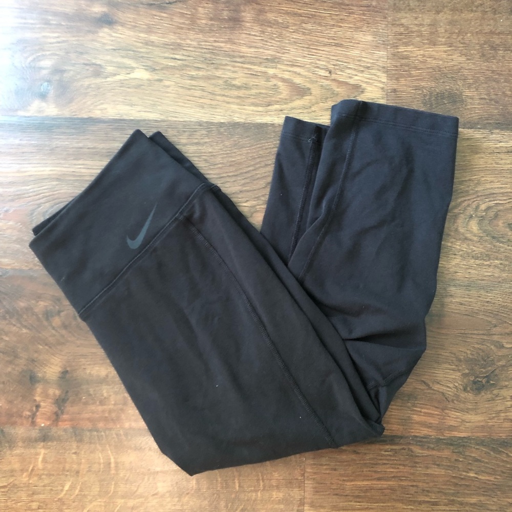 Nike DRI-FIT capri crop leggings